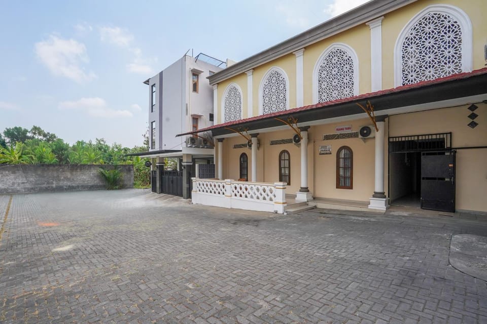 Facade/entrance