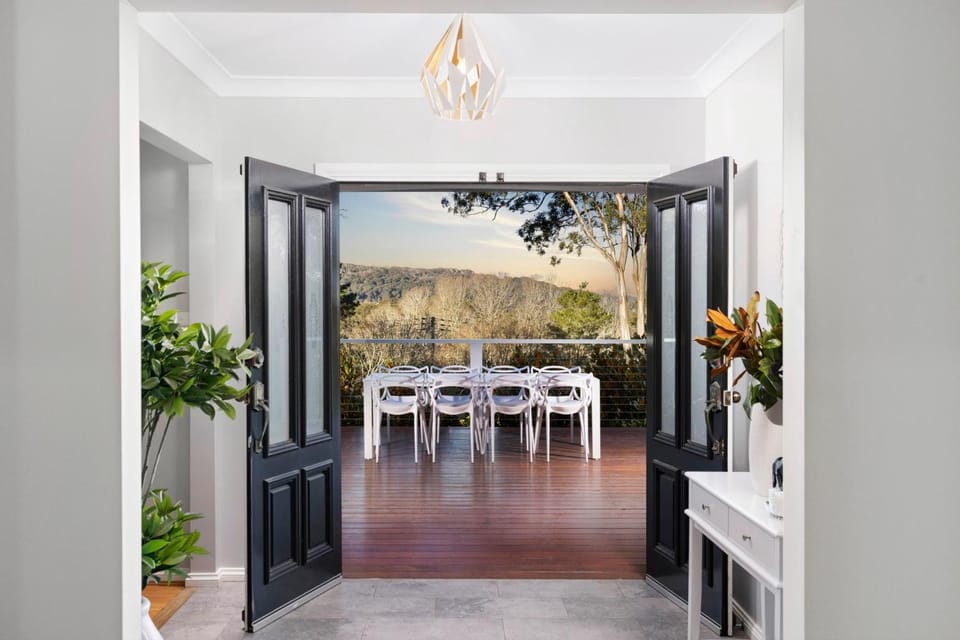 Carinya Centennial Bowral Spa Retreat House in Bowral