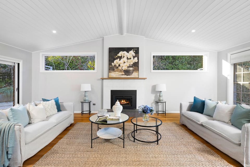 Carinya Centennial Bowral Spa Retreat House in Bowral