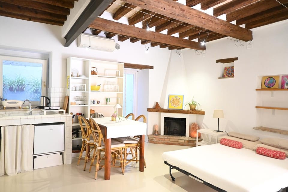 F015 - Fano, monolocale in pieno centro con aria condizionata Apartment in Fano