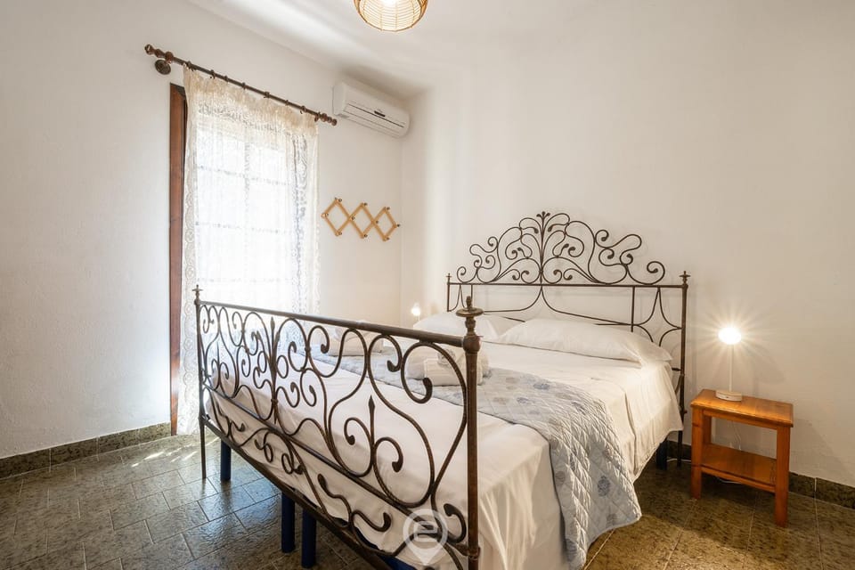 Estay - Sunny Holiday Villa - Garden & Parking Villa in Sardinia