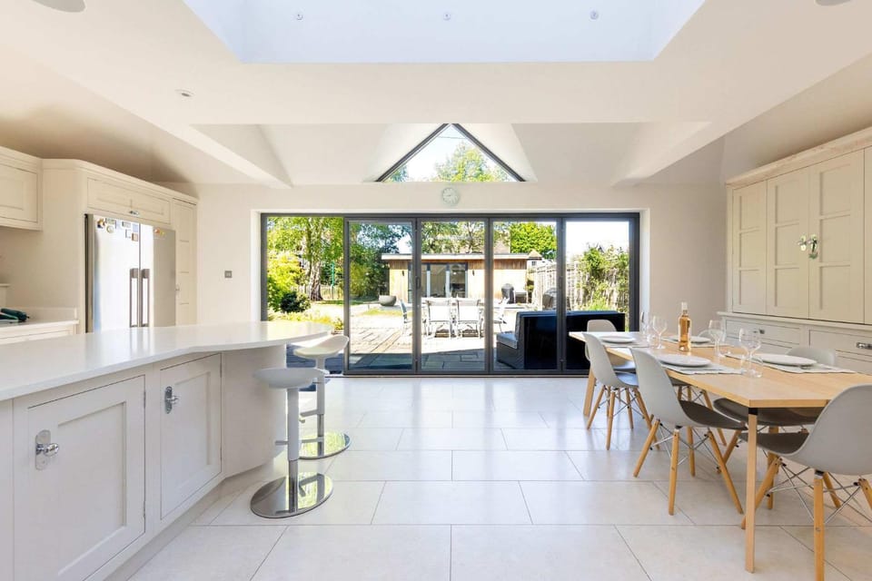 Bosham Getaway in Relaxed Seafront Luxury House in Bosham