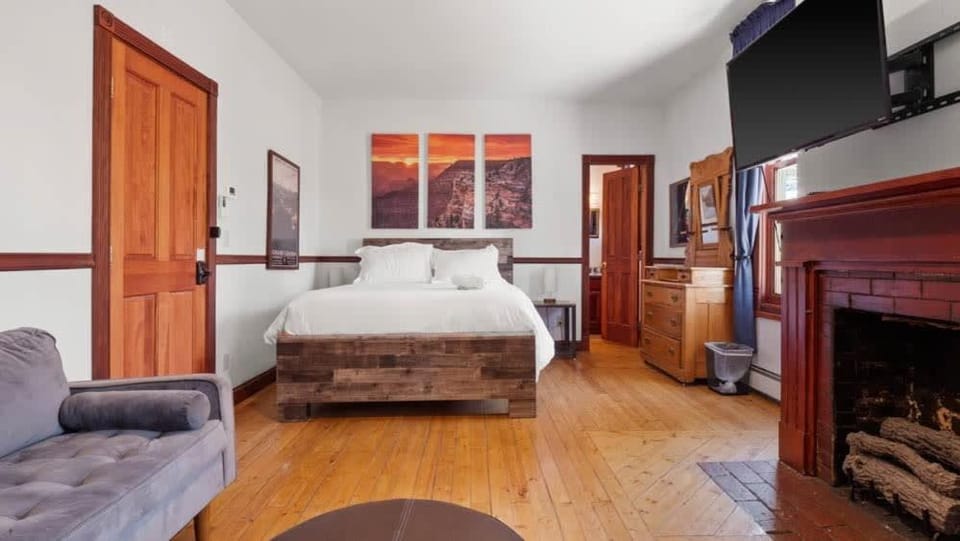 Mountain Hideaway Grand Canyon Suite Leadville Hostel in Leadville