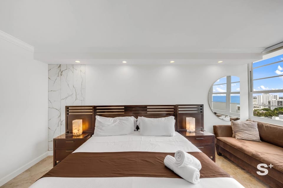 Beachfront Luxury 1BR & Ocean Views - Miami Beach House in Flamingo Lummus