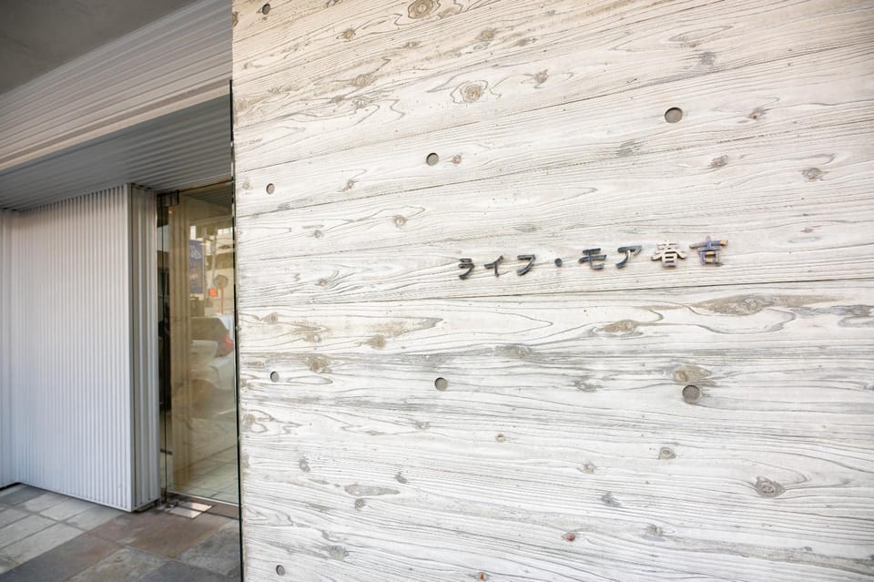 Property building, Facade/entrance, Logo/Certificate/Sign
