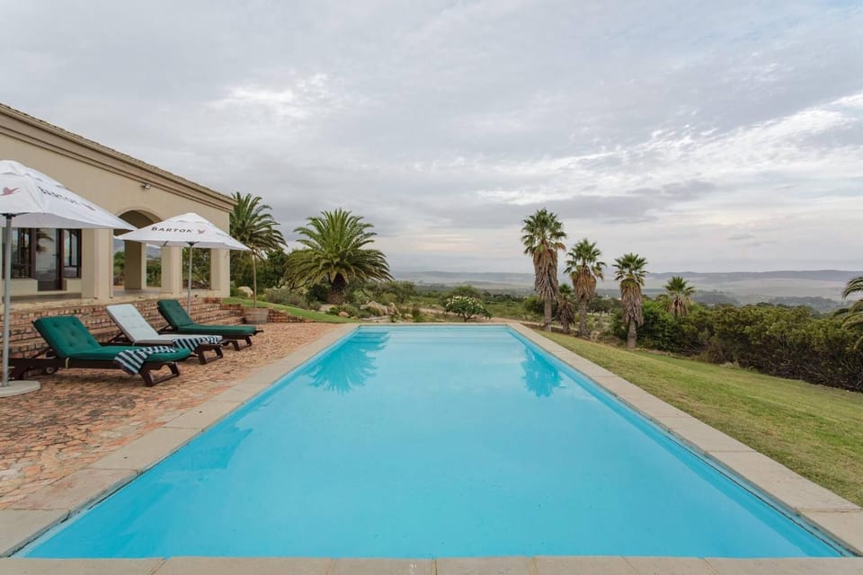 Barton Dove near Hermanus Pool Hot Tub Villa in Western Cape