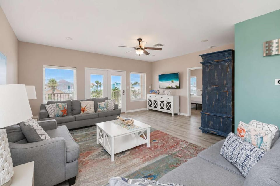 Pier Pressure Pools Beach Access Sunset View House in Port Aransas