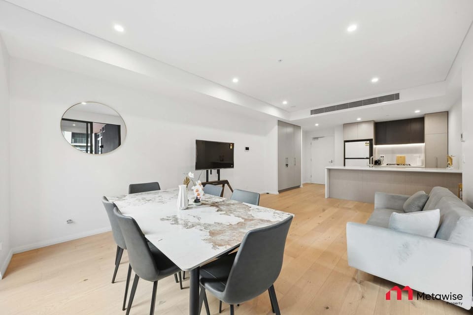 MetaWiseBnB Modern 2BR Near Shops & Metro Apartment in Sydney