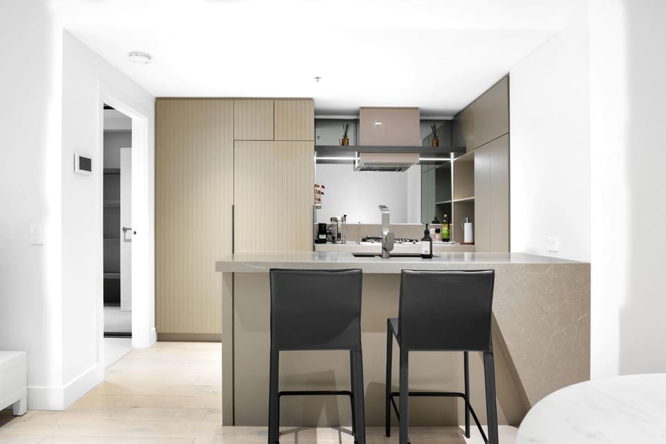 Private Garden Retreat Rooftop Pool Hawthorn Park Maple Apartment in Melbourne