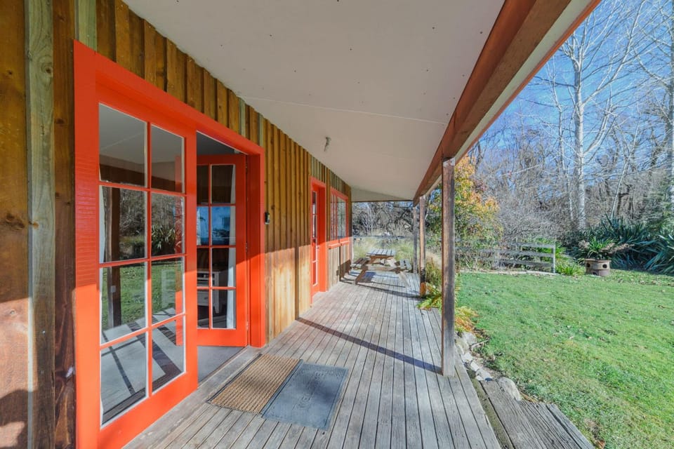 Wildwood Cottage Cozy Secluded Stay House in Canterbury