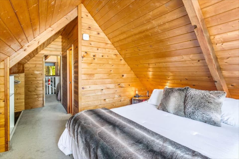 Riverfront Cabin Hot Tub Dogs OK Near Mt Rainier Cabin in Greenwater