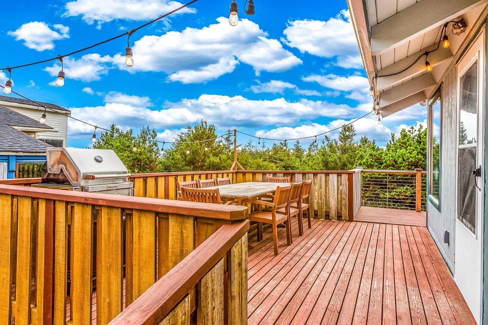 3BR Coastal Home Near Beach Dogs OK Deck House in Copalis Beach