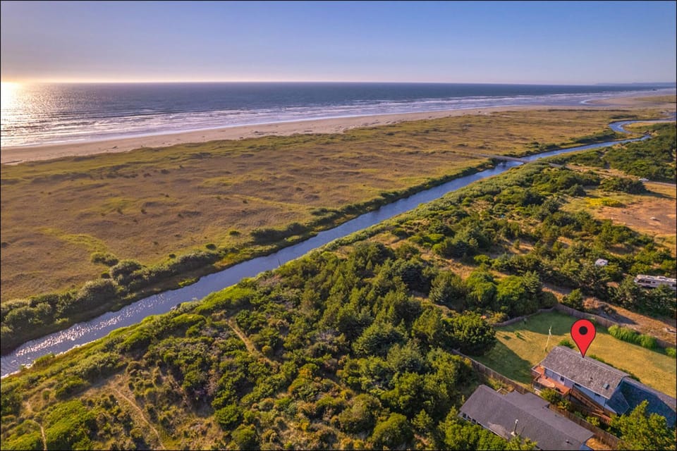 3BR Coastal Home Near Beach Dogs OK Deck House in Copalis Beach