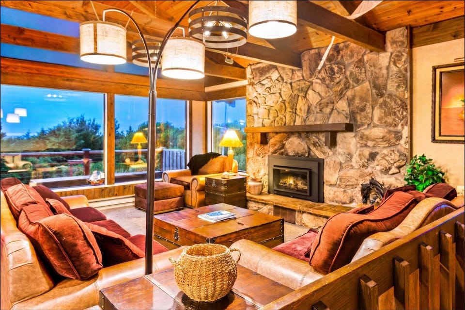 3BR Coastal Home Near Beach Dogs OK Deck House in Copalis Beach