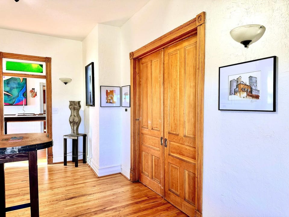Historic Queen Anne Art House Walk to Downtown House in Raton