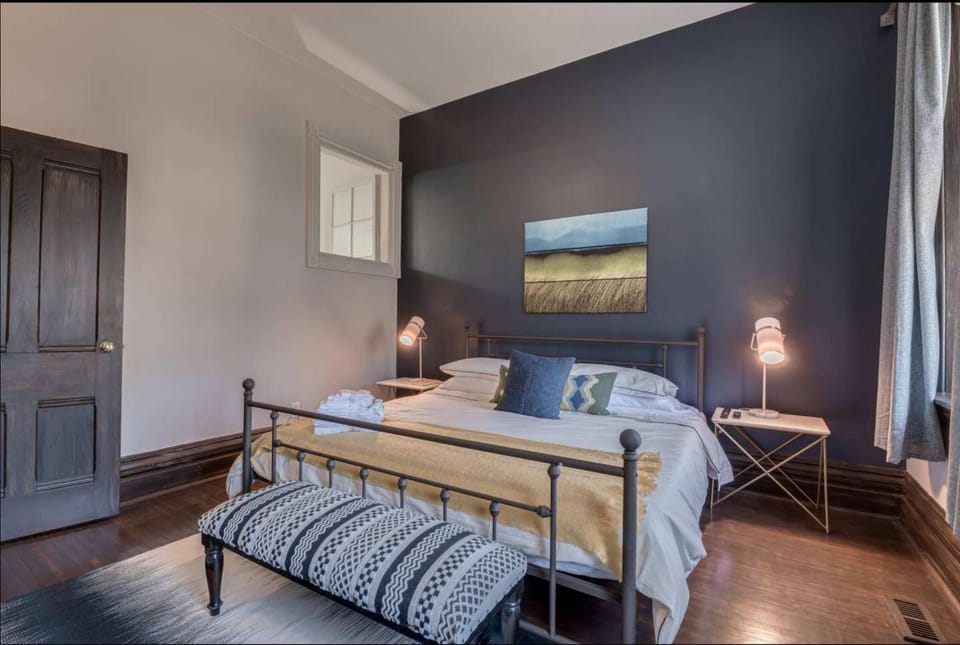 Casa Sherbourne Hotel - Modern Suite Sleeps 7 Hotel in Toronto