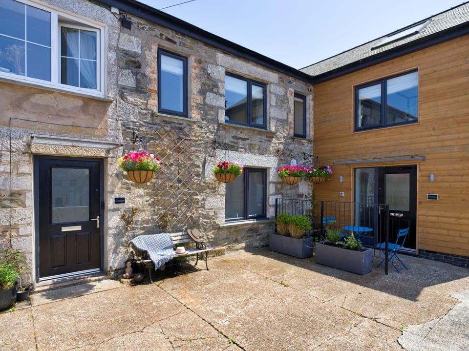 Property building, Facade/entrance, Off site