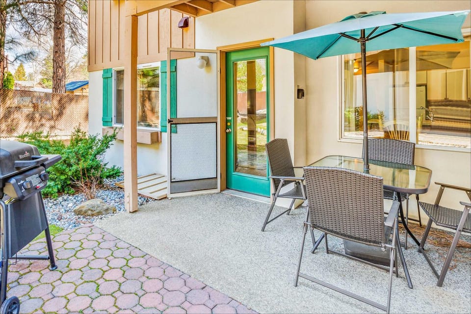 Walk to Downtown Family-Friendly Condo Dogs OK House in Leavenworth