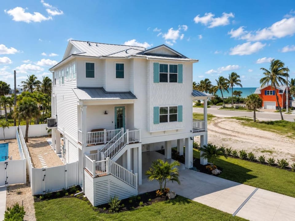 Sea Le Vie - Gulf Views - Pool & Spa - 2 min-beach House in Estero Island