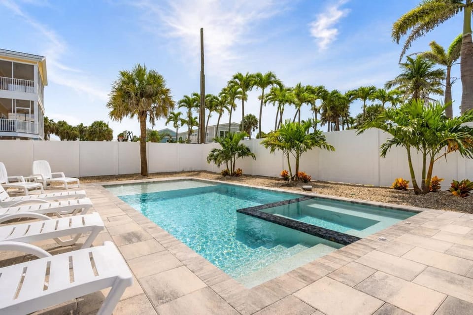 Sea Le Vie - Gulf Views - Pool & Spa - 2 min-beach House in Estero Island