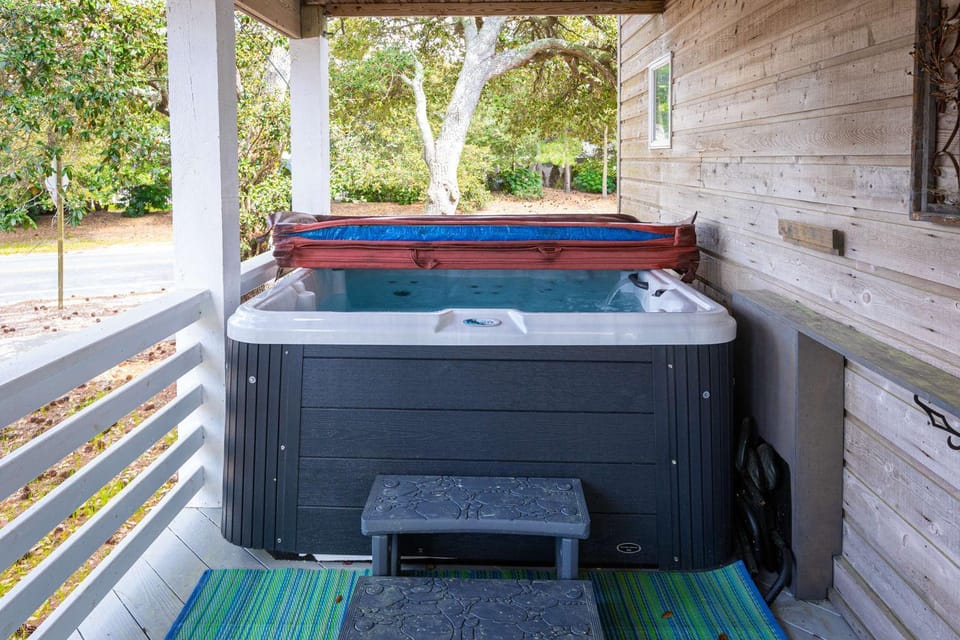 Corolla Light Resort Hot Tub Beach Sound Access House in Corolla