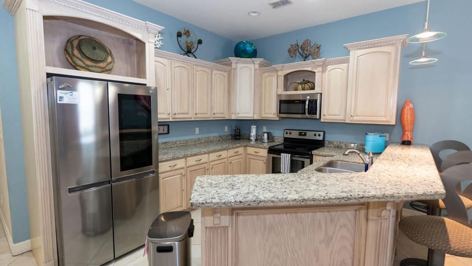 2BR Pool 200 Steps to Beach High Ceilings SPI Apartment in South Padre Island