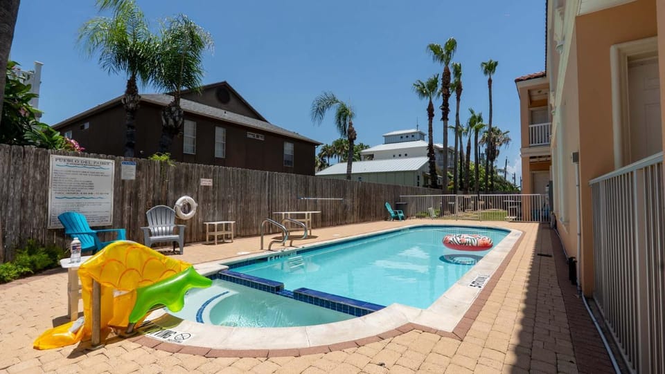 2BR Pool 200 Steps to Beach High Ceilings SPI Apartment in South Padre Island