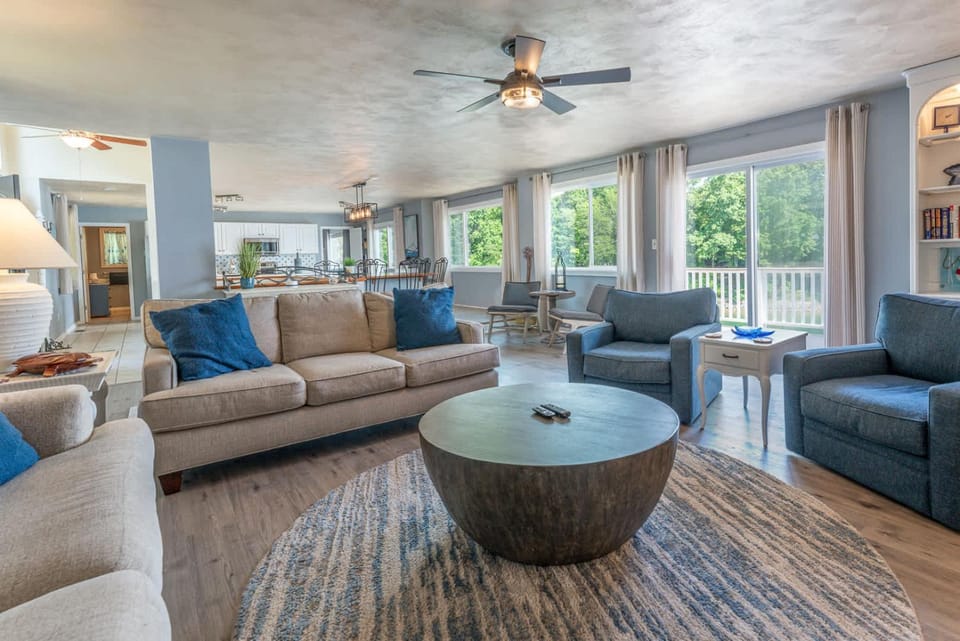 Stunning Lake Home w Private Dock Spa Fire Pit House in Smith Mountain Lake
