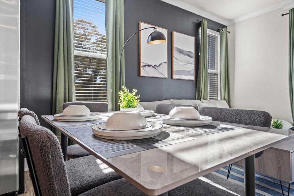 3BR Townhouse King Bed Rooftop Uptown CLT House in Charlotte