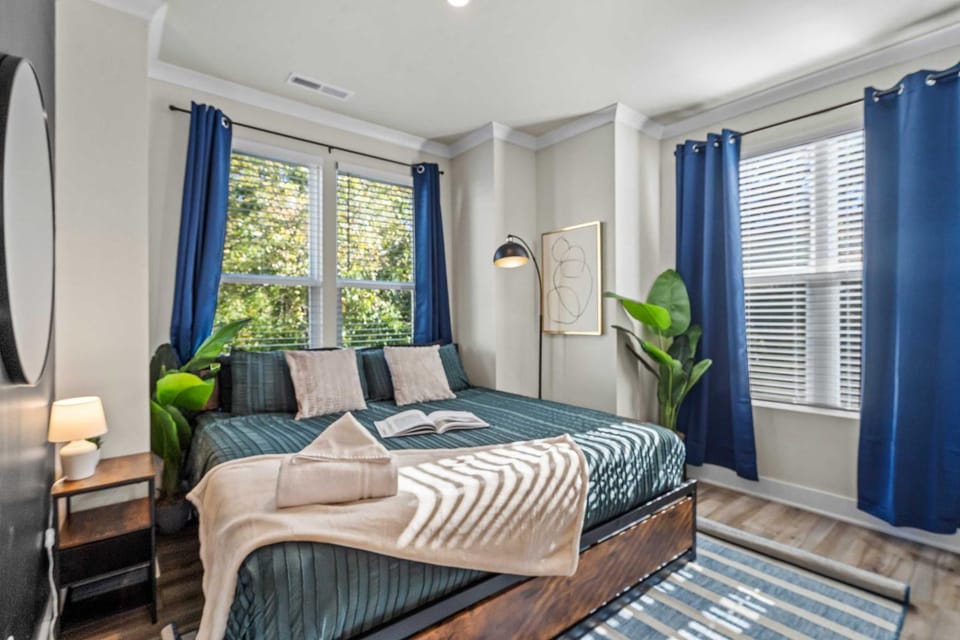 3BR Townhouse King Bed Rooftop Uptown CLT House in Charlotte