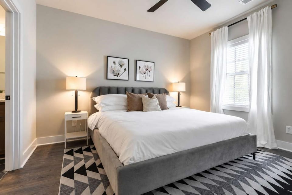 Bed, Bathroom, Photo of the whole room, Bedroom