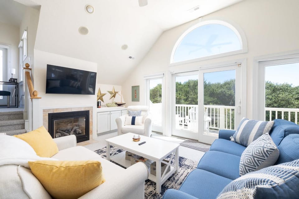 Currituck Club Retreat with Pool Spa & Golf Views House in Corolla