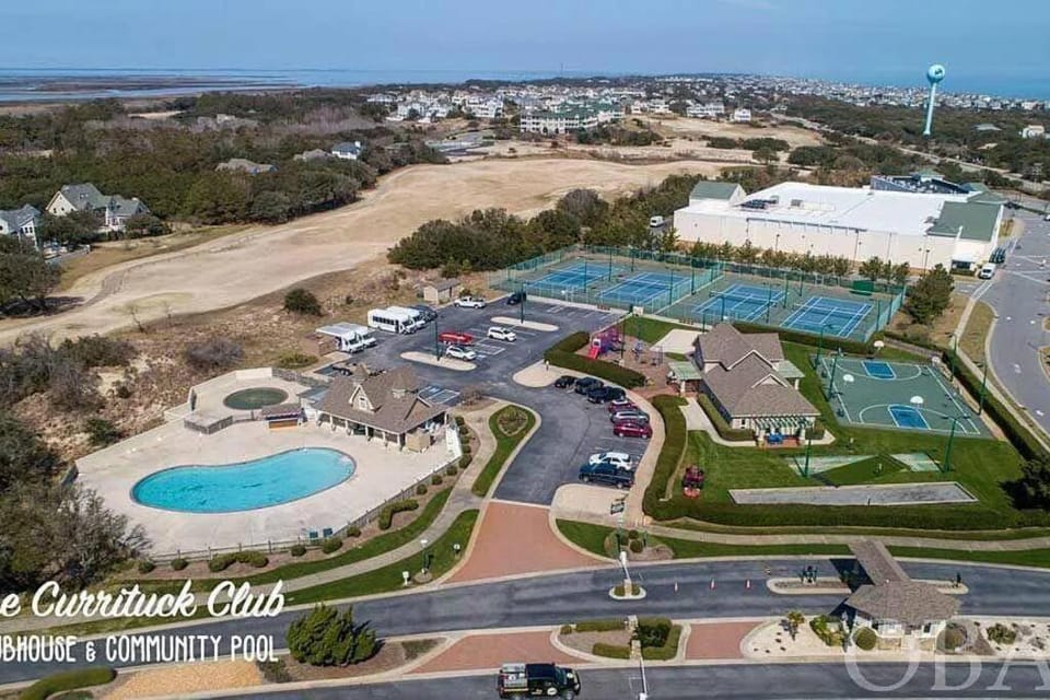 Currituck Club Retreat with Pool Spa & Golf Views House in Corolla