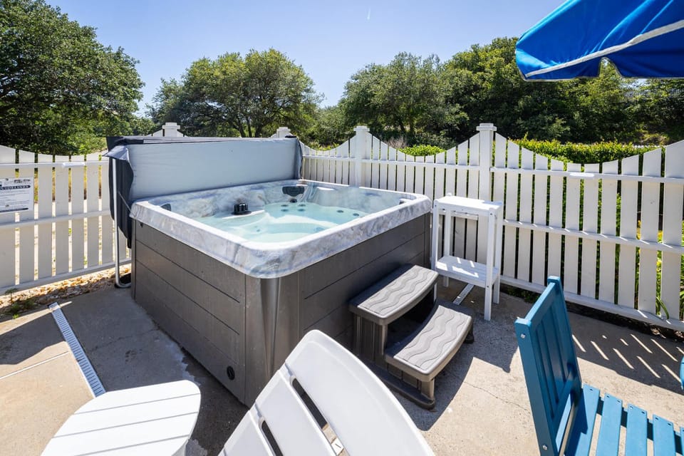 Currituck Club Retreat with Pool Spa & Golf Views House in Corolla
