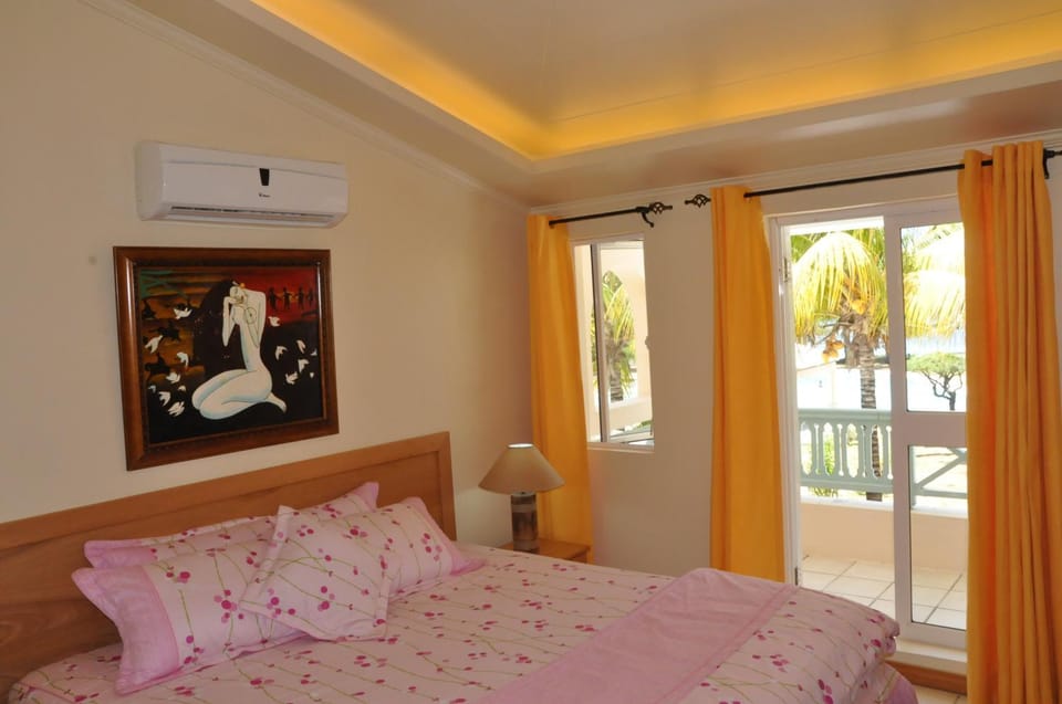 Villas Right ON the Beach Belle Mare Villa in Quatre Cocos
