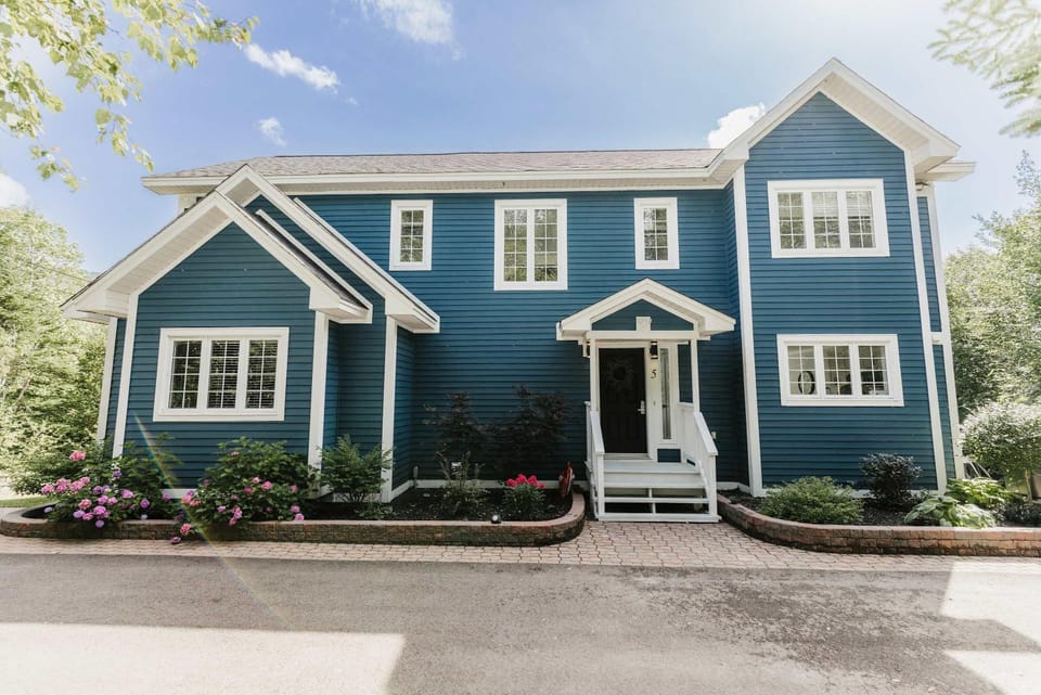 Luxurious Lakeside Chalet with Swim Spa Chalet in Newfoundland and Labrador