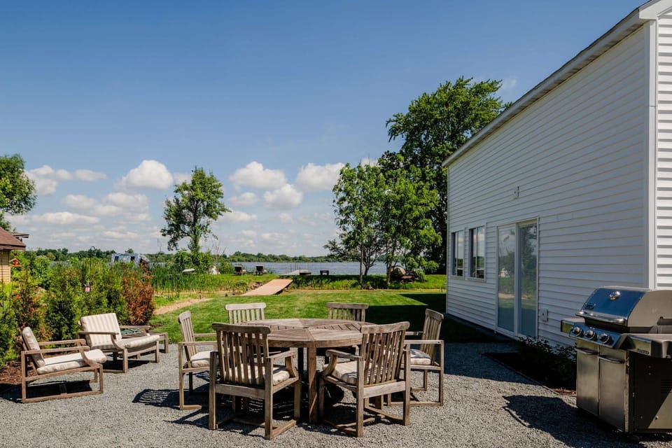 Family Lake House Vacation 4BR 3BA New Renovate House in Wisconsin
