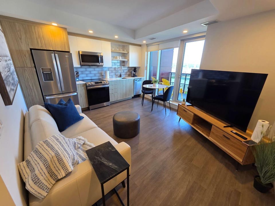 Waterfront 1 BR with huge patio and 6 appliances Apartment in Dartmouth