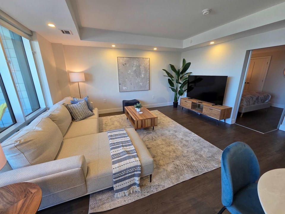 Downtown Waterfront 1 Bedroom with AC and patio Apartment in Dartmouth