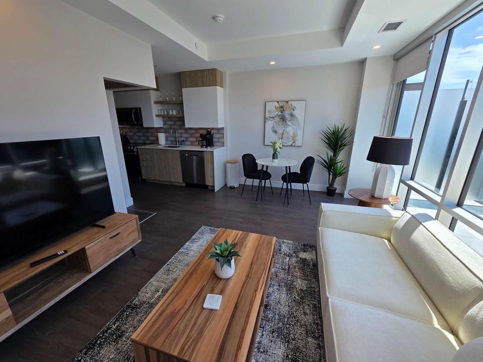 HFX Penthouse 1 BR 6 appliances and huge patio Apartment in Dartmouth