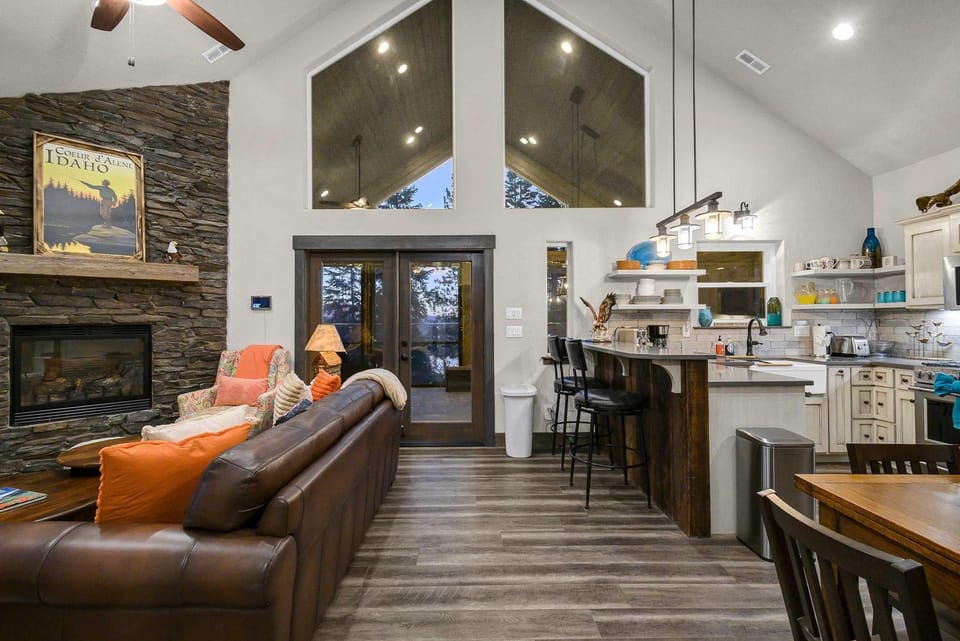 Eagles Nest River View Dome Hot Tub & Swim Pond House in Coeur dAlene