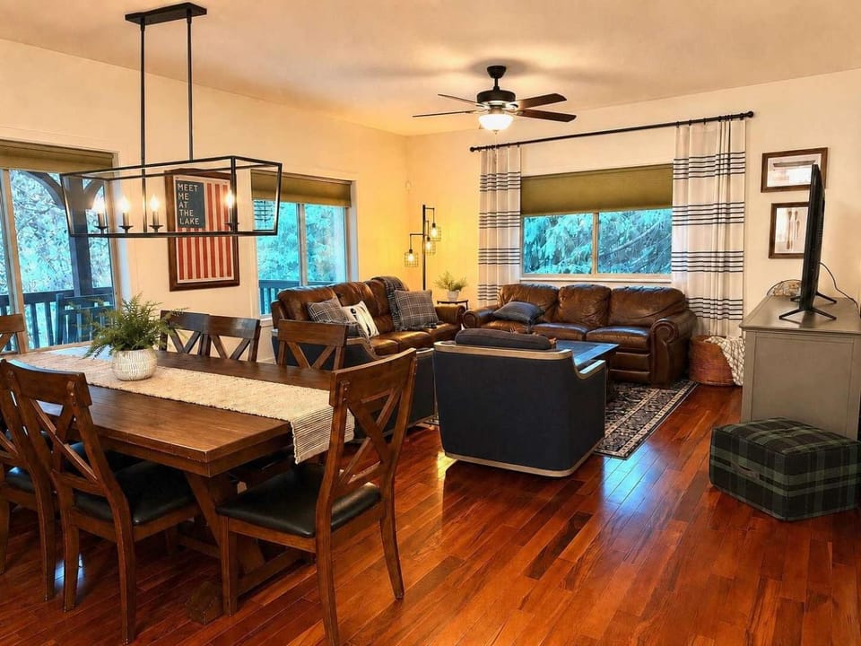NEW PROPERTY Davis Avenue Luxury Lodge Sleeps 20 House in McCall