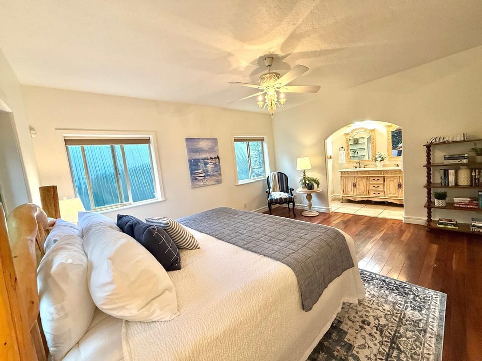 NEW PROPERTY Davis Avenue Luxury Lodge Sleeps 20 House in McCall