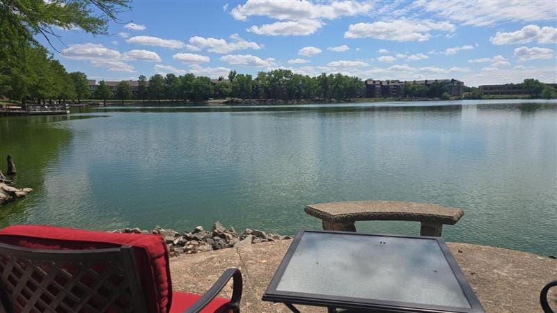 Cozy Lakeside Two Bedroom Escape Apartment in Wichita