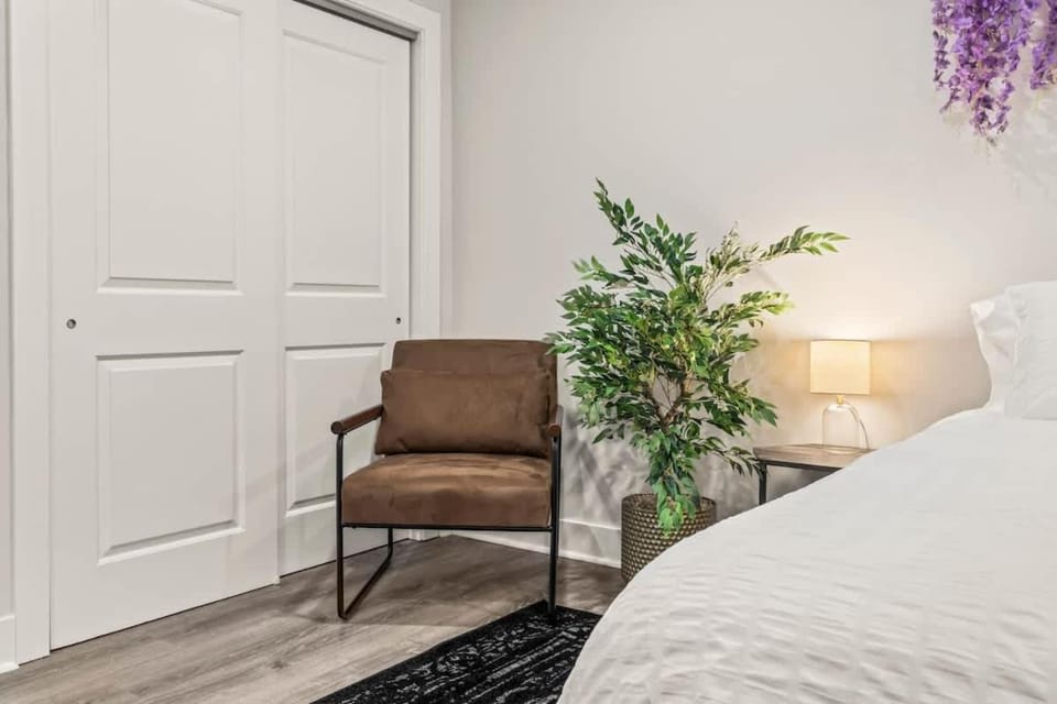 2 King Bed Apartment Sleeps 5 Walkable to Downtown Apartment in West Conshohocken