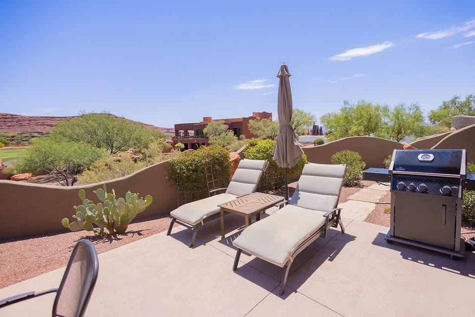 Red Rock Wonder - Luxury Desert Family Retreat House in Santa Clara