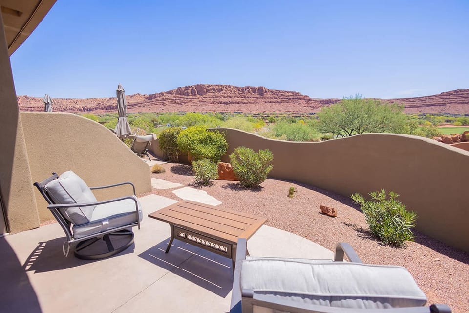 Red Rock Wonder - Luxury Desert Family Retreat House in Santa Clara