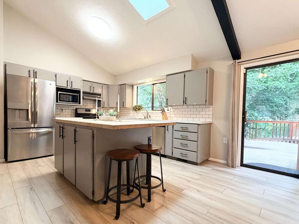 Fernan Retreat 3BR Minutes to Downtown & the Lake House in Coeur dAlene