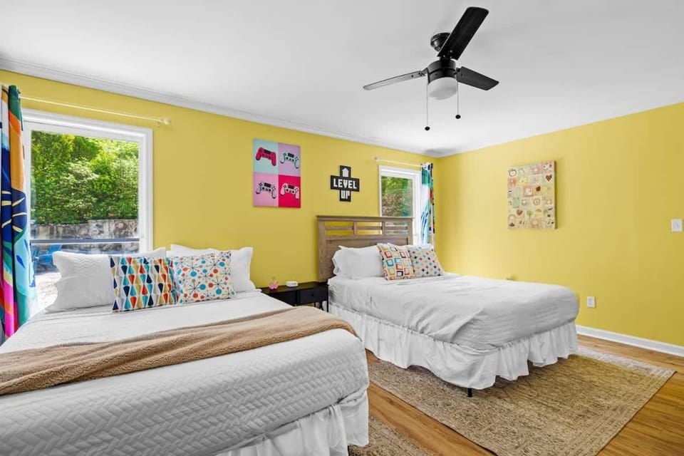 2 Bed 1 Bath Private Suite Funky Bunch TYSUT House in Alcoa