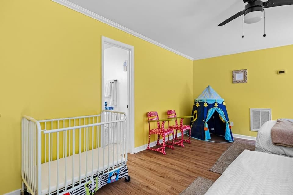 2 Bed 1 Bath Private Suite Funky Bunch TYSUT House in Alcoa